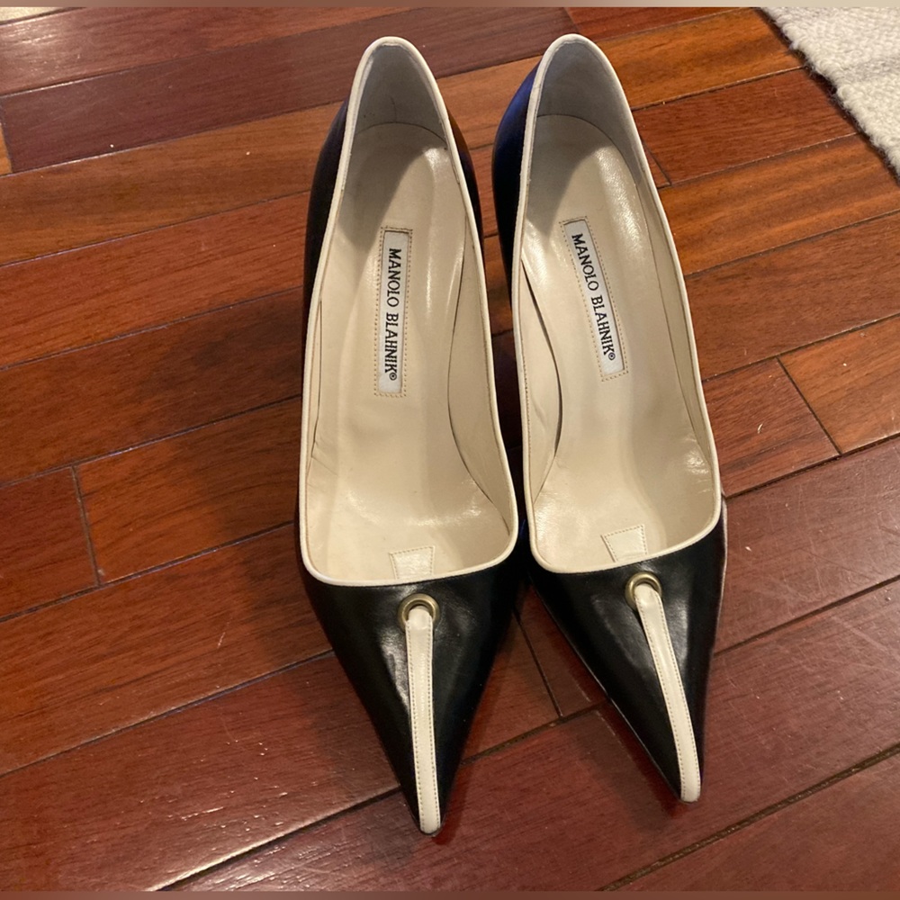 Gorgeous Manolo Blahnik Pumps!